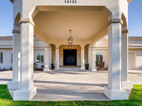 Porte-cochere