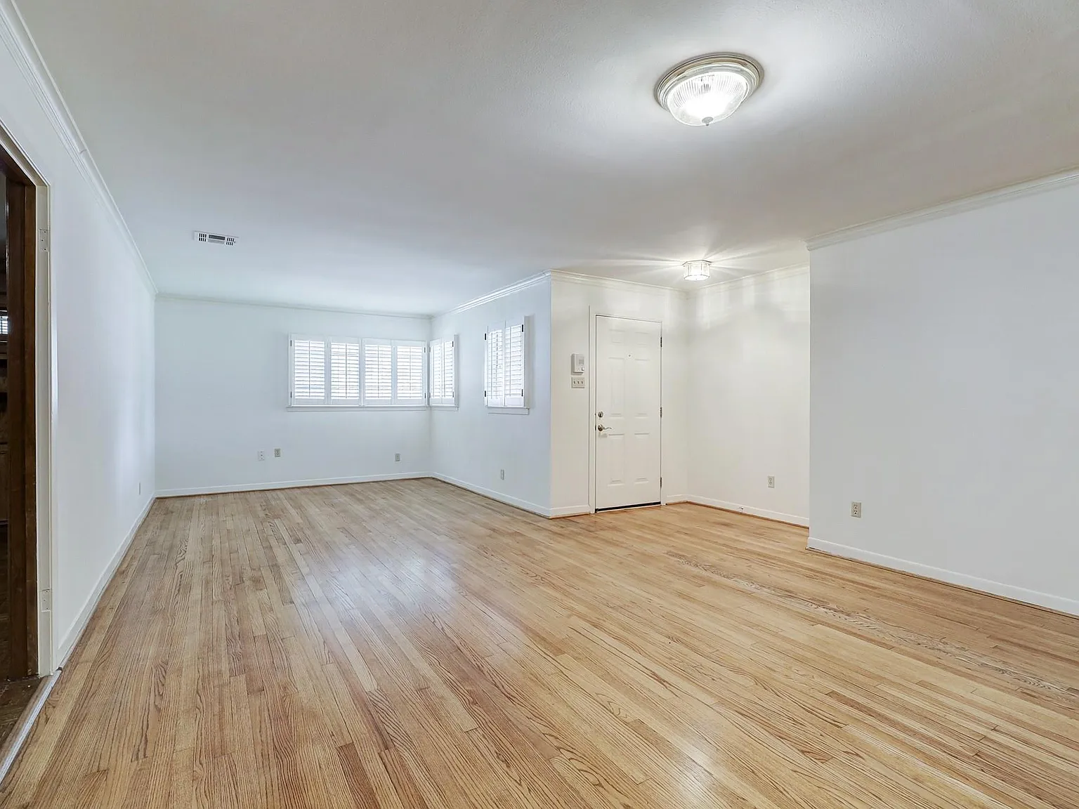 5 bed, 3.5 bath, 3399 sqft, $3,850 — Photo 3