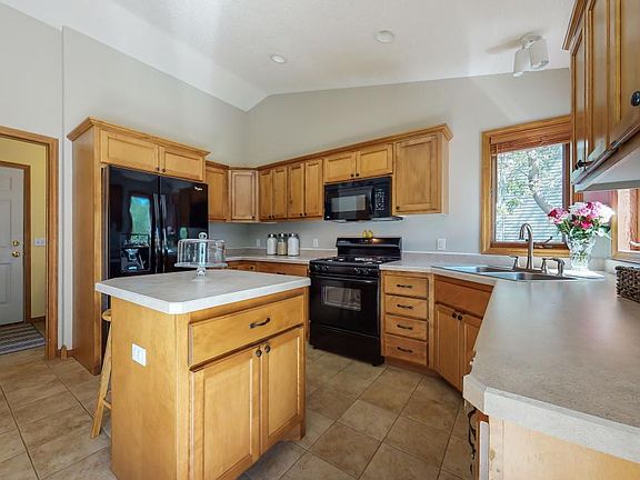 5th image of 909 Juniper Ave