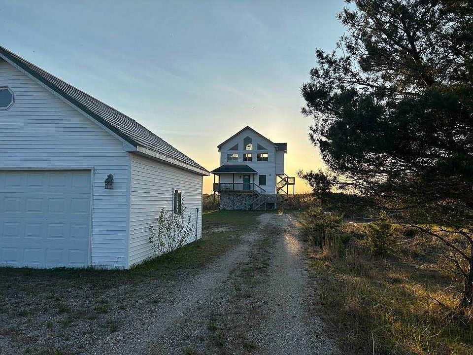 8783 Sturgeon Bay Dr, Harbor Springs, MI 49740 MLS 471364 Zillow