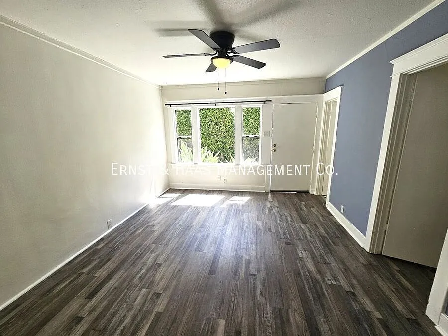 Charming 1-Bedroom Apartment in Classic 1920's Building! — Photo 3