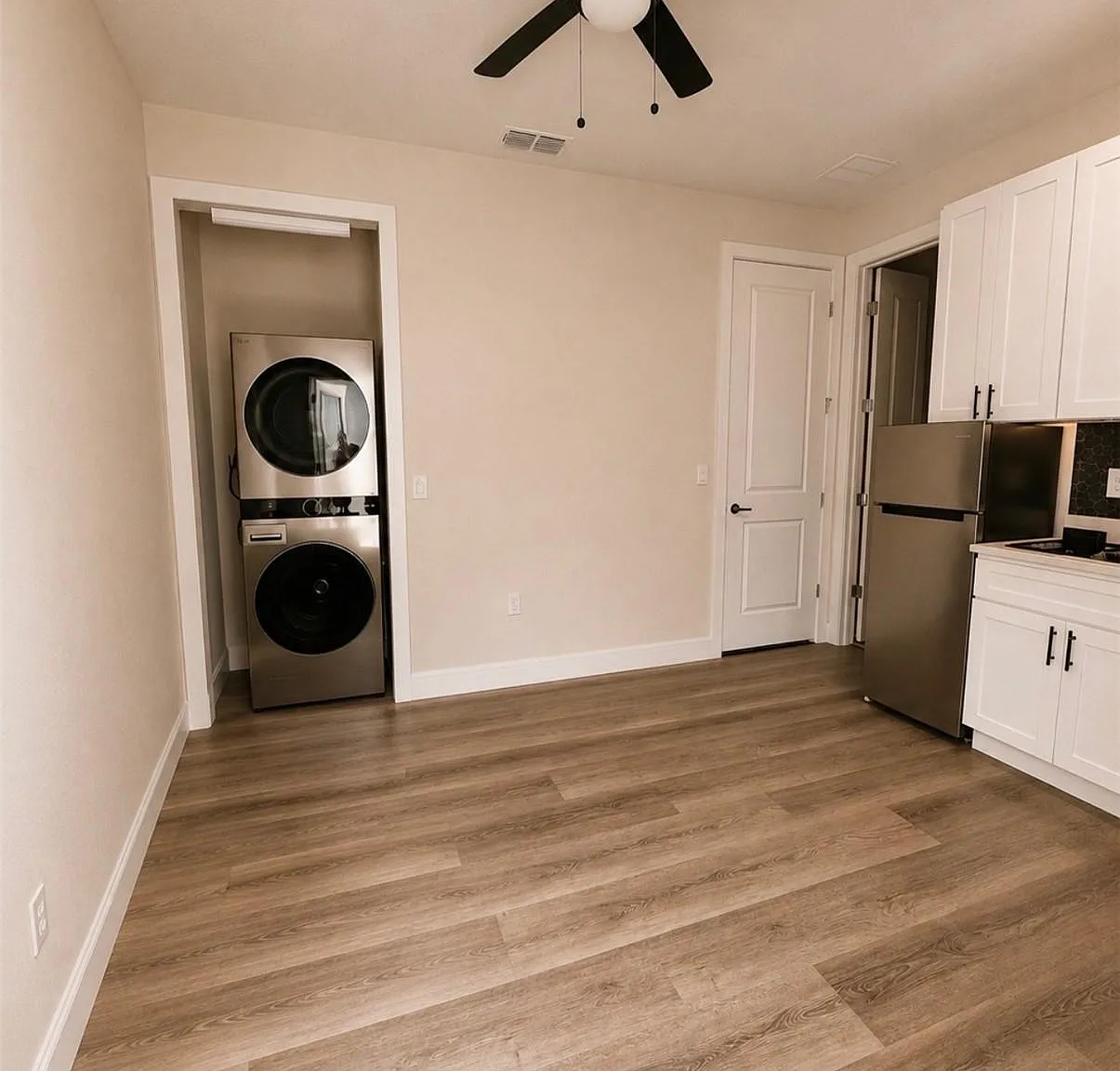 1433 Grand Palm Dr — Photo 4