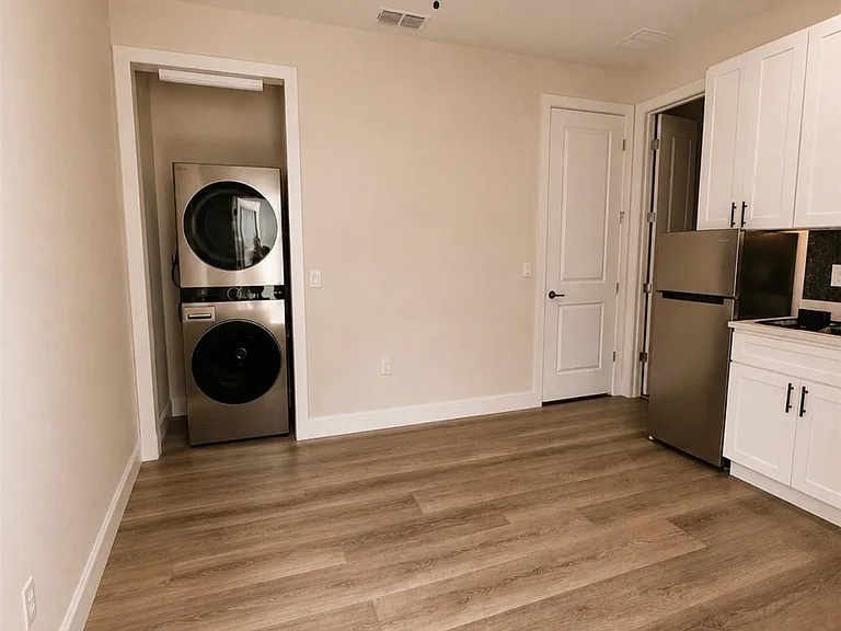 1433 Grand Palm Dr — Photo 4