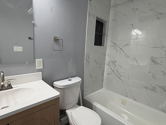 4th image of 3117 E Baltimore St