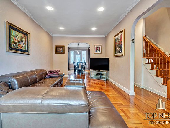 5th image of 2404 Avenue V