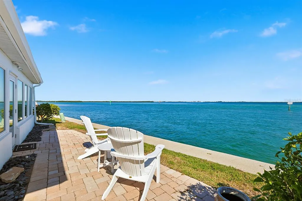 2 bed, 2.0 bath, 1399 sqft, $5,500 — Photo 4