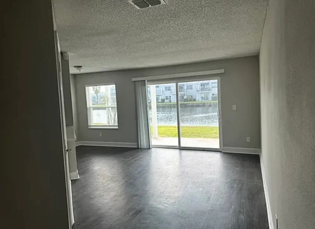 2 bed, 900 sqft, $1,600 — Photo 1