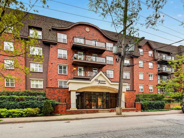 115 Ochterloney St #301, Halifax, NS B2Y 4W8