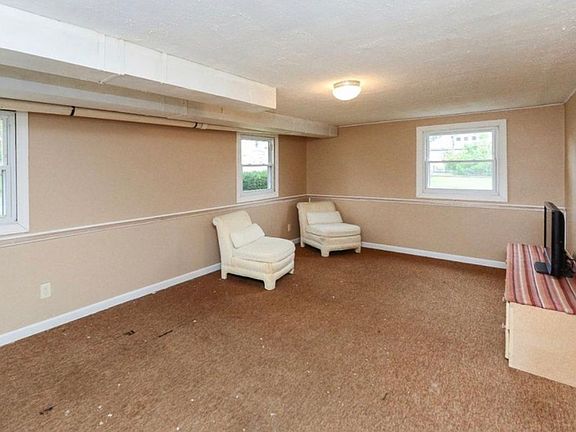 3rd image of 104 N Giriad Ave