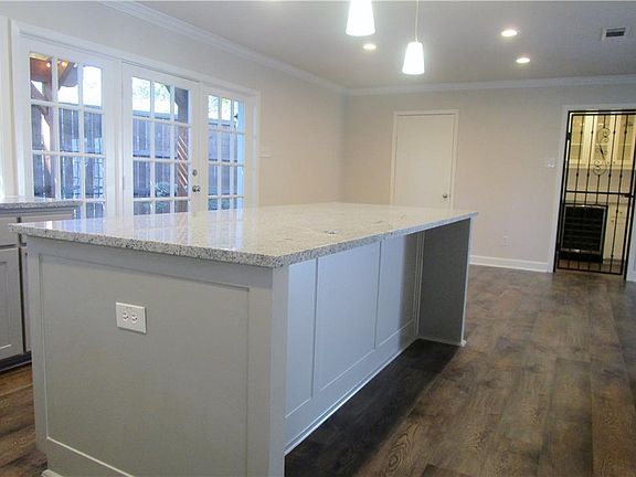 5th image of 2948 Forest Hills Ln