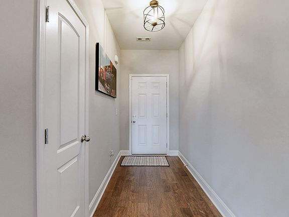 5th image of 1017 Laurelwood Dr