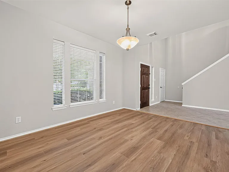 1807 Katlyn Ln — Photo 9