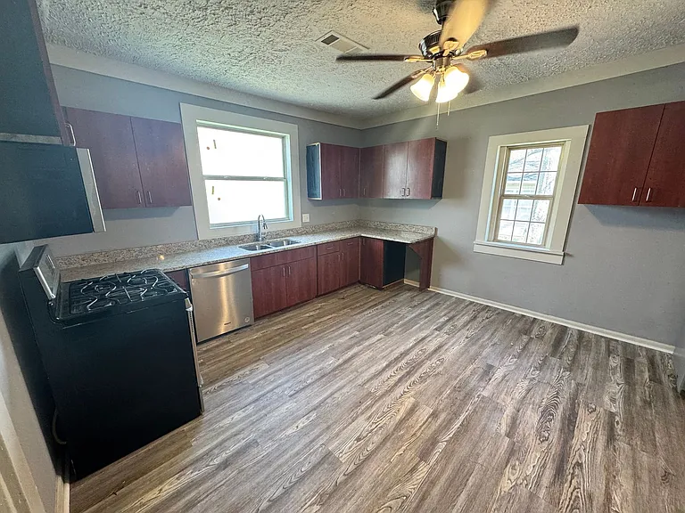 74 Martin Luther King Jr Dr — Photo 4