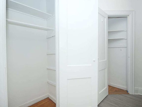 3rd image of 2845 33rd St APT 2R