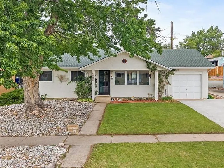 1334 Edith Ln — Photo 1