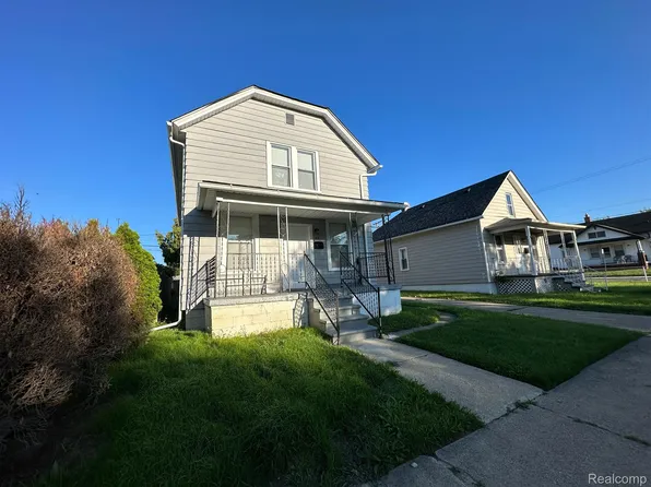 32 Beyne St, Mount Clemens, MI 48043