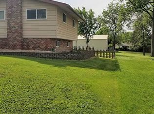 5151 Caribee Dr, Saint Louis, MO 63128