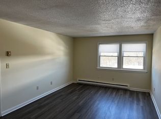 260 Spring Cir APT 303B, Winchendon, MA 01475