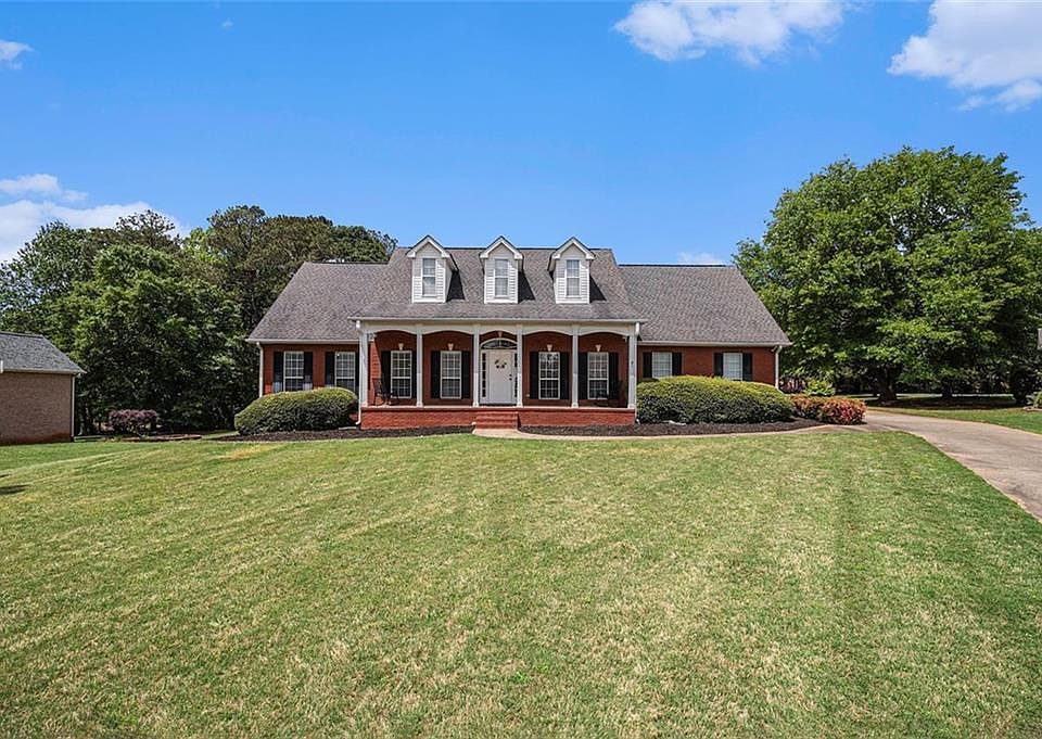 1st image of 305 Saxony Ct