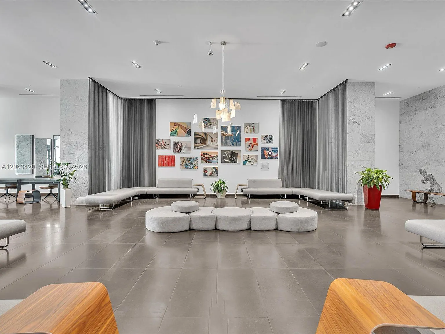 Canvas Condo — Photo 2
