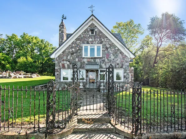 425 S Broadway St, Cassopolis, MI 49031