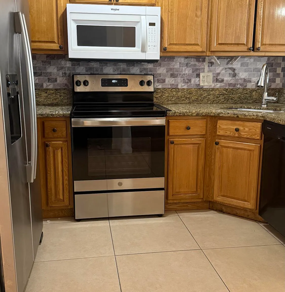 3 bed, 2.5 bath, 1742 sqft, $2,295 — Photo 4