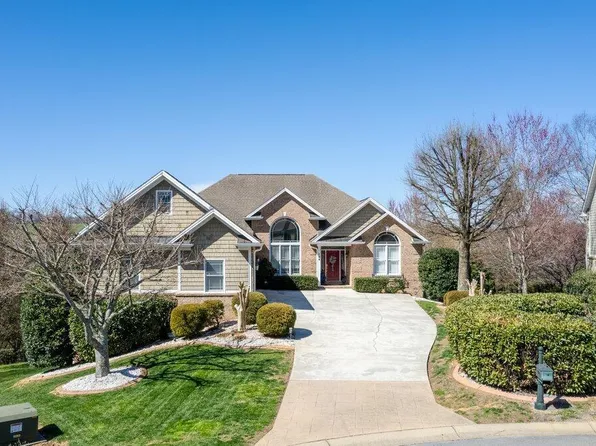 154 Sun Chase Ct, Johnson City, TN 37615