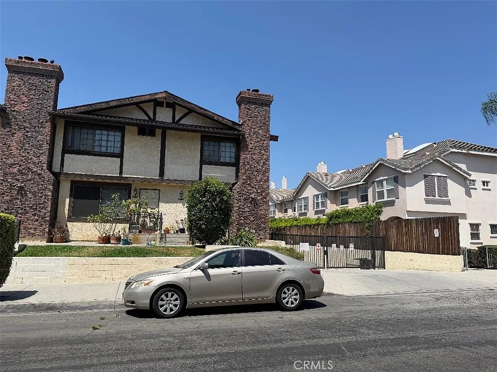 3 bed, 2.5 bath, 1316 sqft, $3,600 — Photo 3