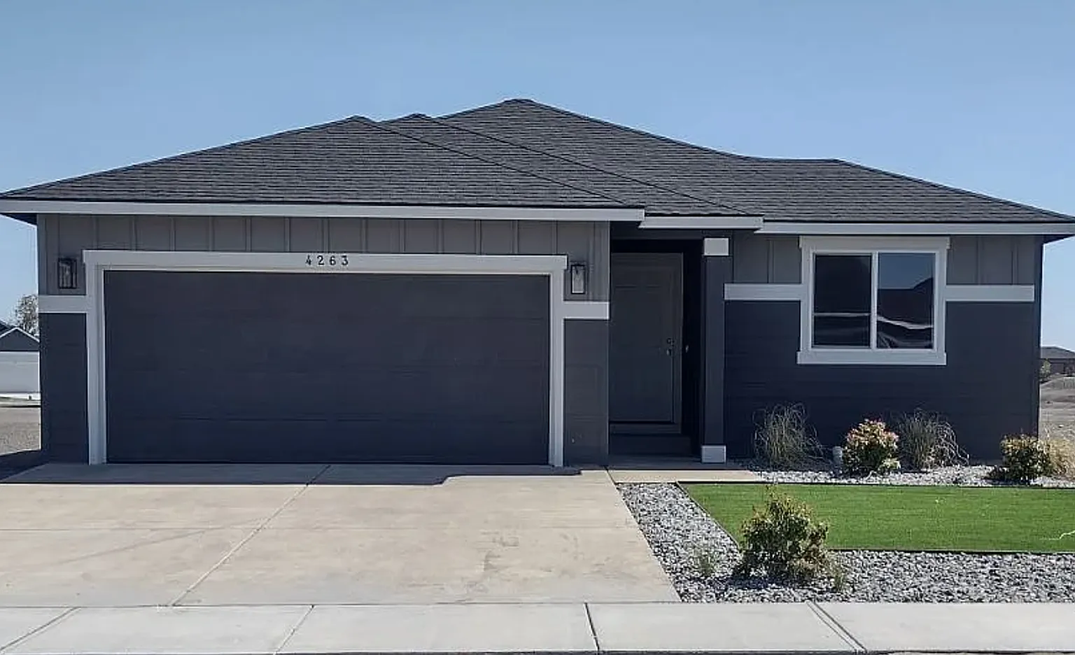 Pet Friendly Home in Mae Valley — Photo 1