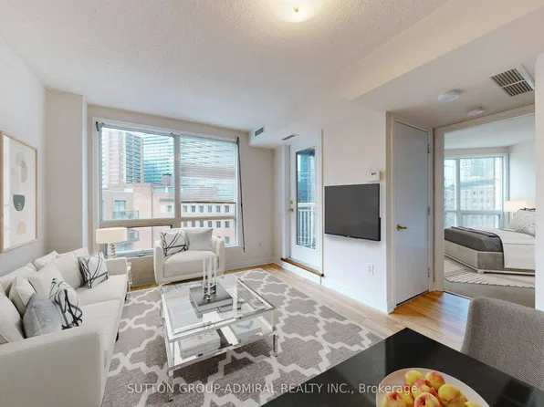 100 Hayden St #812, Toronto, ON M4Y 3C7
