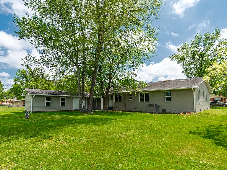 1304 Aston St — Photo 18