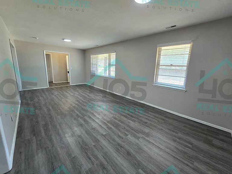 3606 Oakhurst Dr — Photo 3