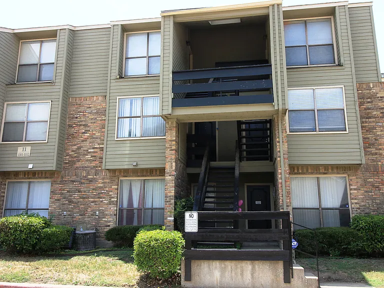 Preston Racquet Club Apartments — Photo 28