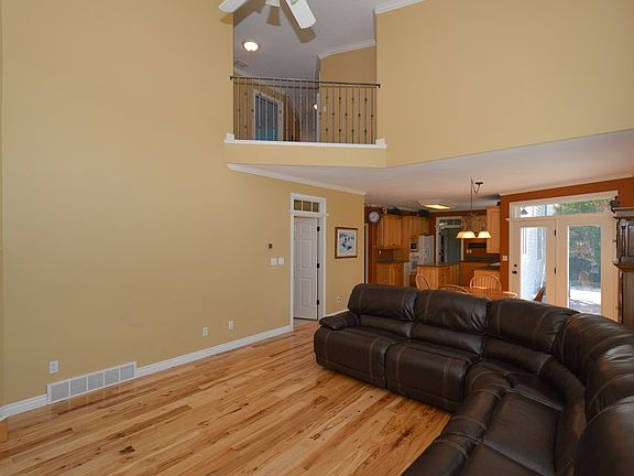 5th image of 1150 E 25th St