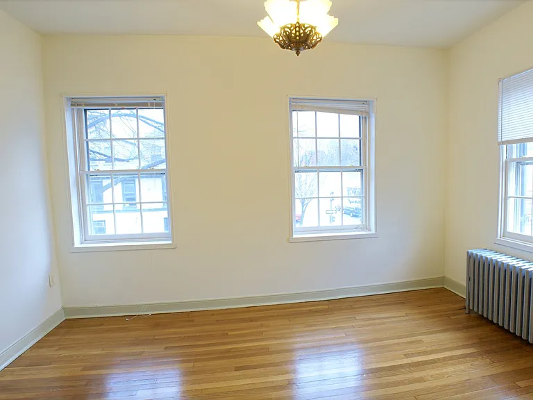 2 E 4th St #3 — Photo 3