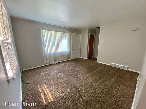 4th image of 3292 Buchanan Ave SW