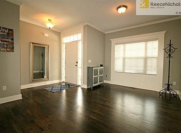 Beautiful Entry/formal dining room