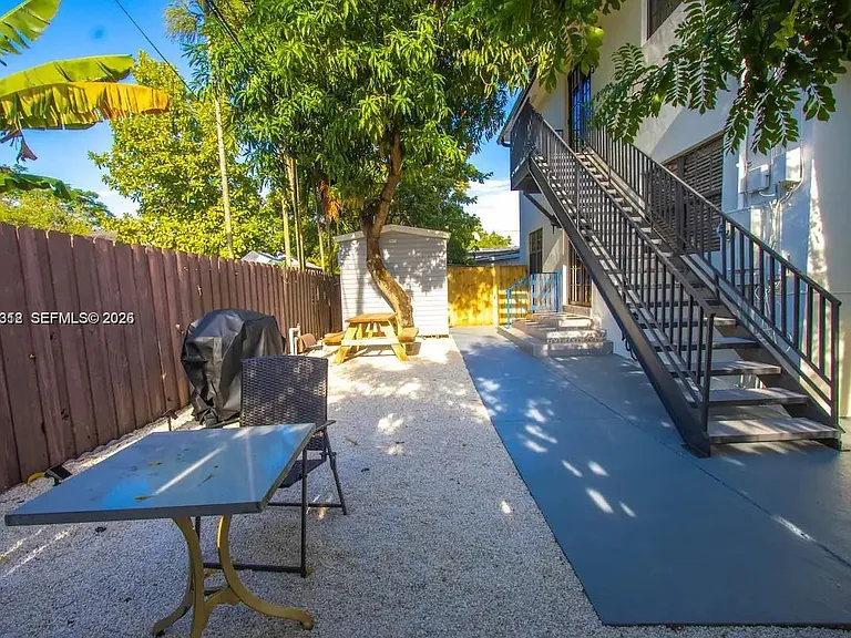 5911 SW 5th Ter #B — Photo 12