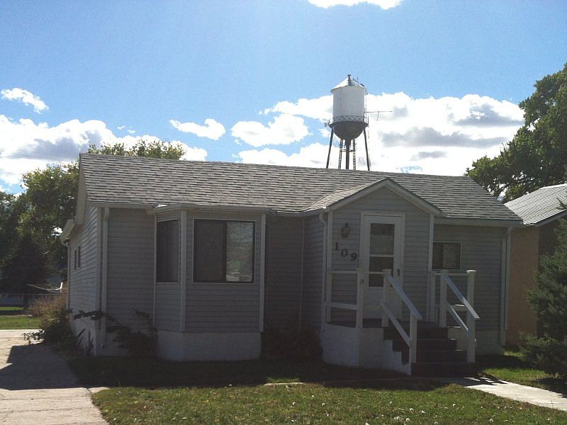 1st image of 109 E Avenue F