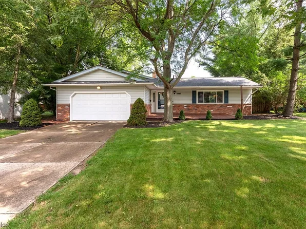 4847 Hartley Dr, Lyndhurst, OH 44124