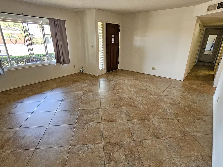 423 W Park Ave — Photo 2