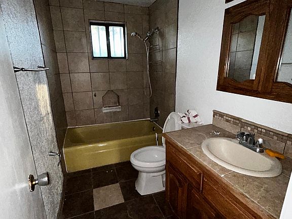 4th image of 1717.5 Gabaldon Dr NW