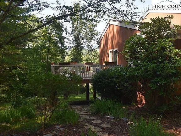 2nd image of 592 River Hills Rd