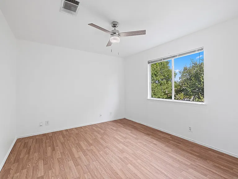 104 Grant Ct — Photo 18