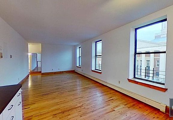 3rd image of 279 Pleasant Ave APT 4N