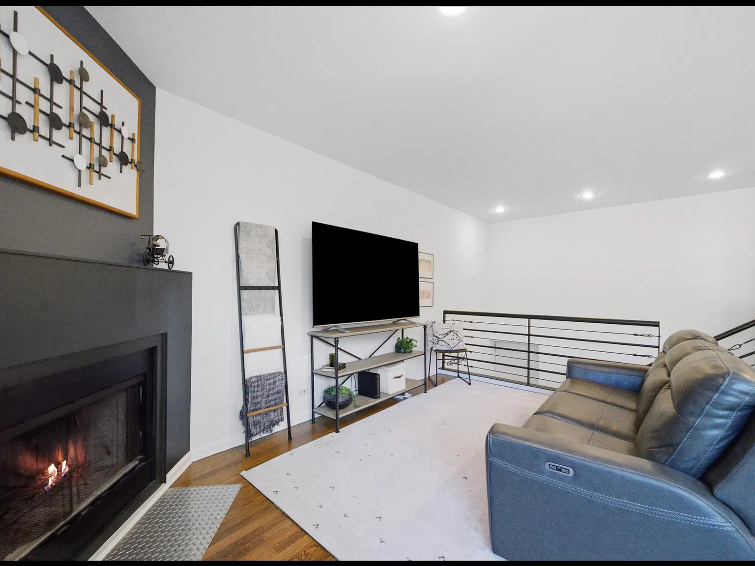 2 bed, 1100 sqft, $3,350 — Photo 1