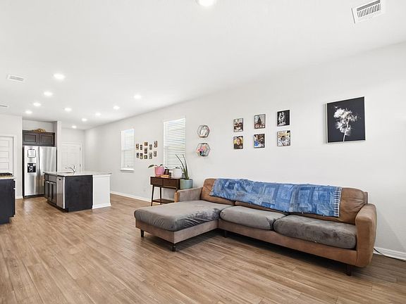 4th image of 255 Spirit St