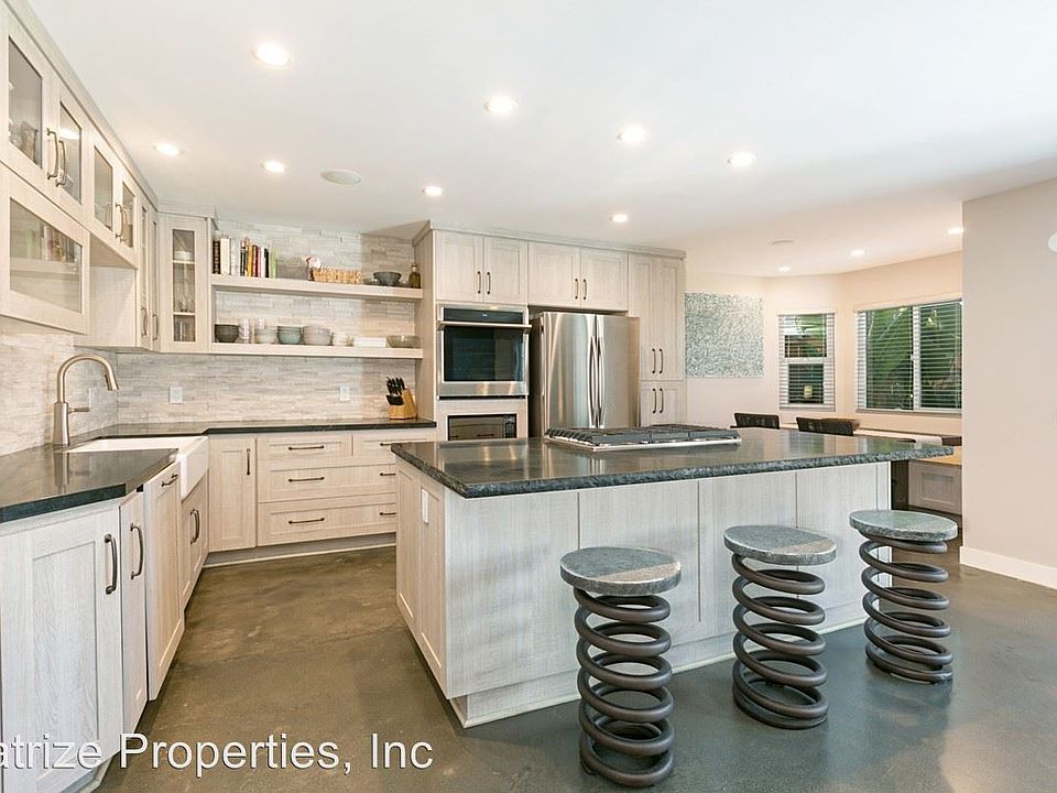1st image of 450 Summer View Cir