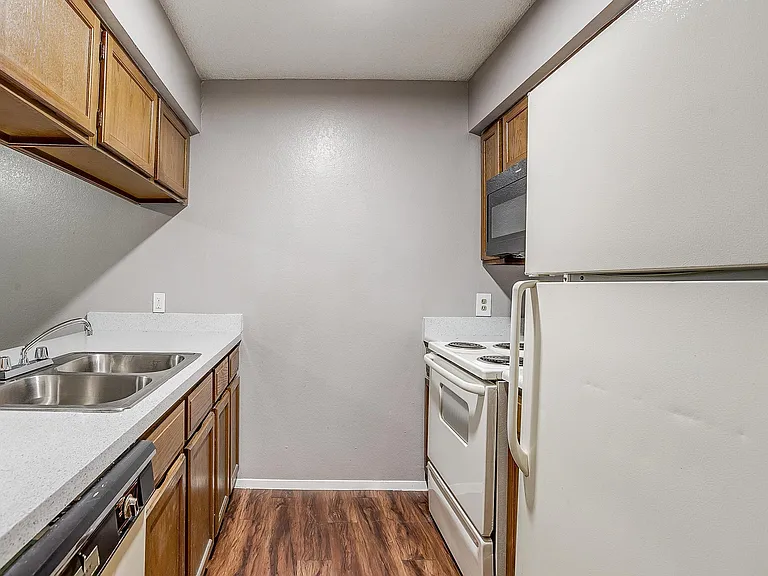 River Ranch Apartments — Photo 7