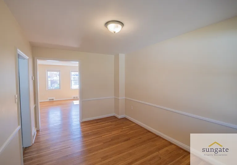 1444 Meridene Dr — Photo 9